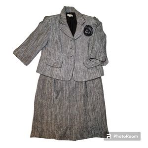 Talbots Black&White Tweed Skirt Suit with Notched 3/4 sleeves and Rosette 14W